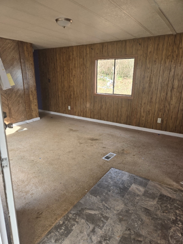 1075 Sweeten Creek Rd in Asheville, NC - Foto de edificio - Building Photo