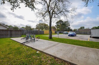 1518 East Ave in Katy, TX - Building Photo - Building Photo