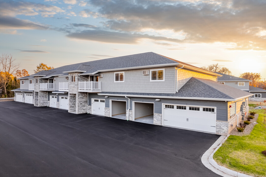 Fox Trail Crossing in Green Bay, WI - Building Photo