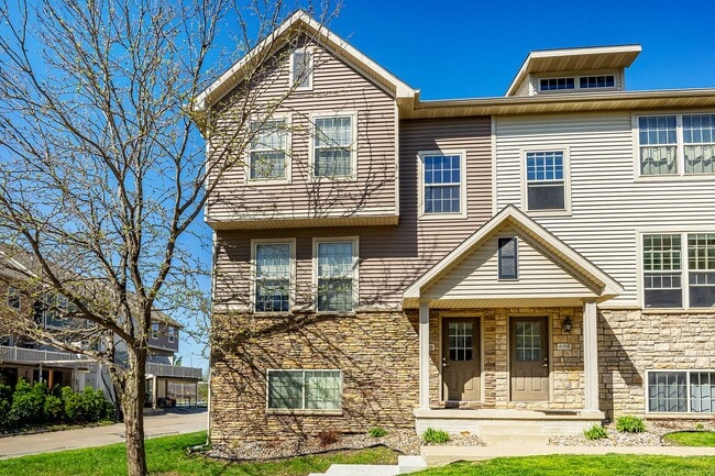 property at 3600 SE Glenstone Dr