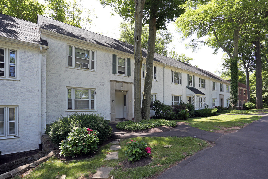 Jericho Manor Apartments in Jenkintown, PA - Building Photo