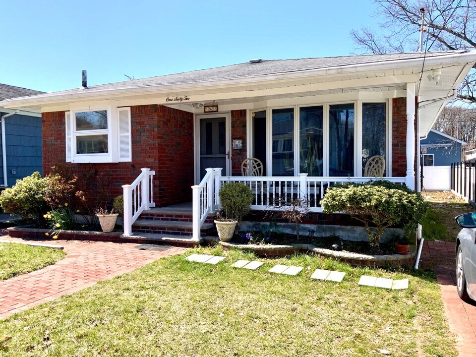 162 Exeter St in Staten Island, NY - Building Photo