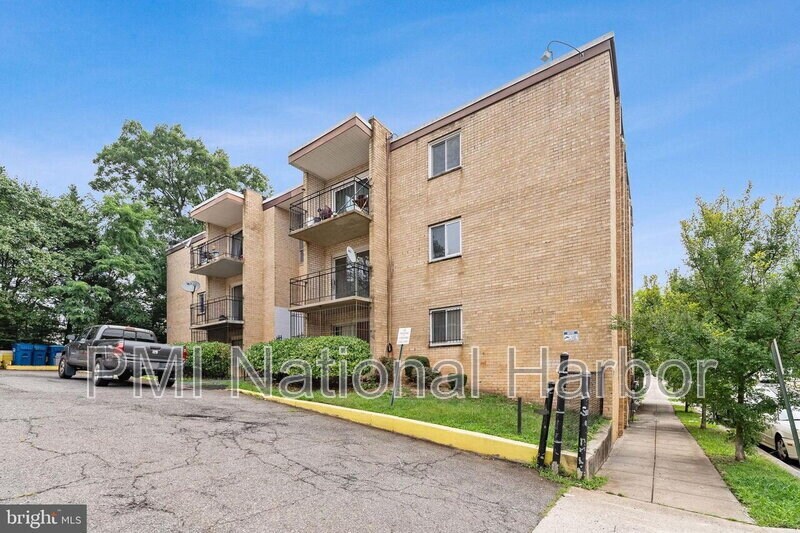 5106 F St SE in Washington, DC - Building Photo