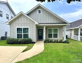 1109 E Leonard St in Pensacola, FL - Building Photo