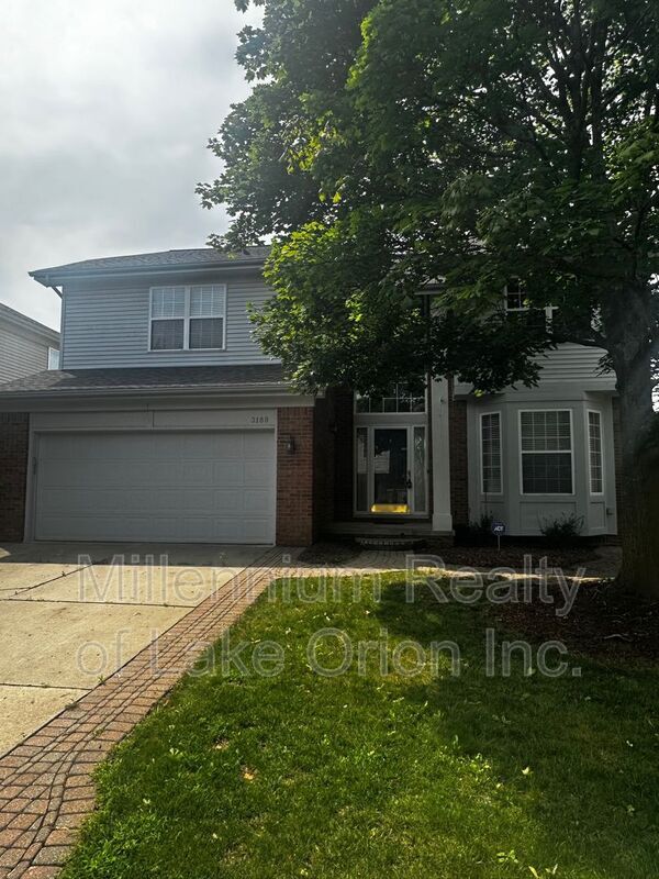property at 3189 Silverbrook Dr