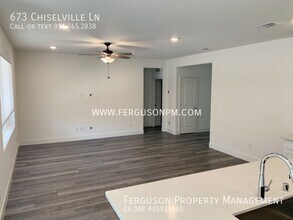673 Chiselville Ln in Lincoln, CA - Foto de edificio - Building Photo