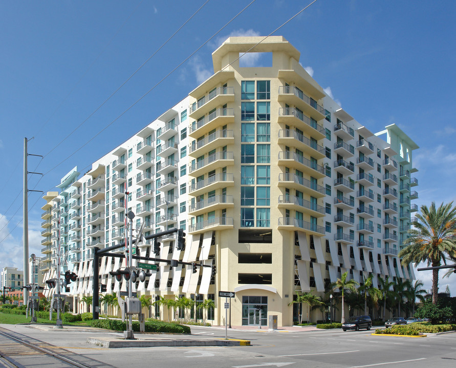 Hollywood Station in Hollywood, FL - Foto de edificio