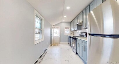 132 Shaw Ave in Valley Stream, NY - Building Photo - Building Photo