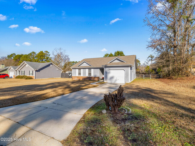 2652 Idlebrook Cir in Midway Park, NC - Building Photo - Building Photo