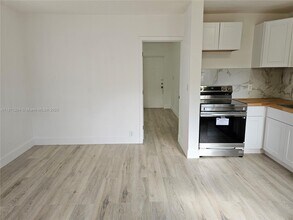 118 NW 8th Ave in Dania Beach, FL - Foto de edificio - Building Photo