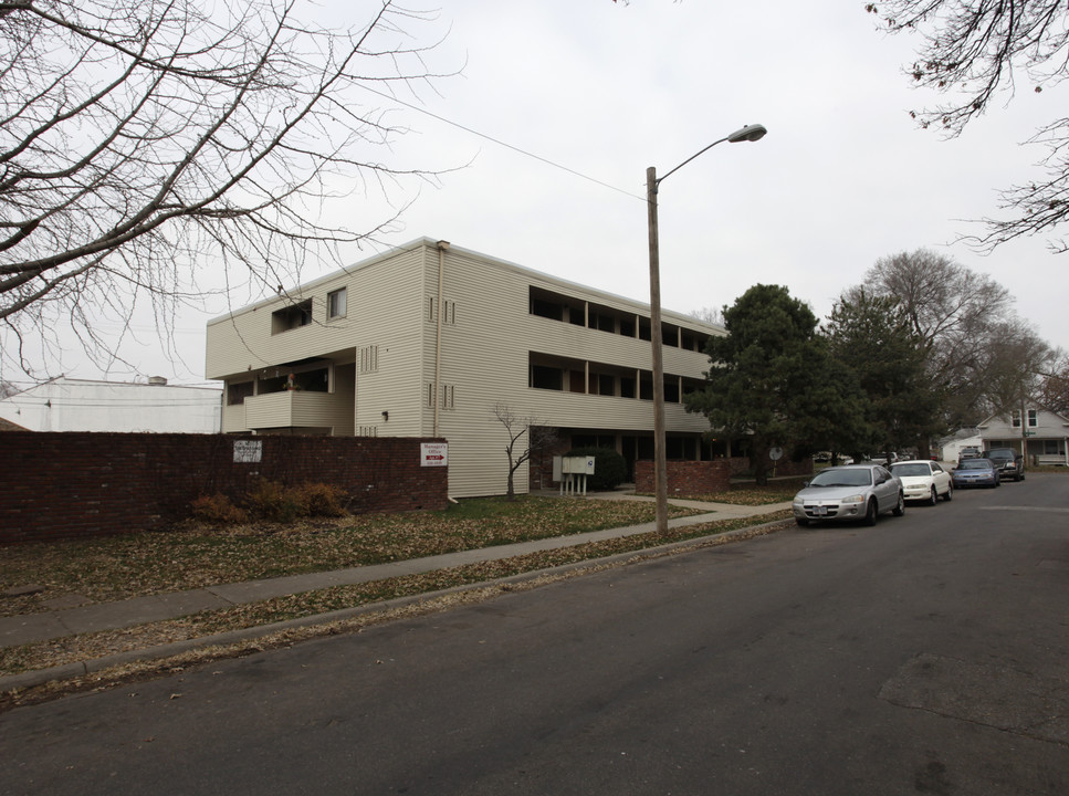 1121 N 28th St in Lincoln, NE - Foto de edificio