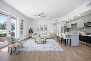 100 N Dewey St in Eustis, FL - Building Photo