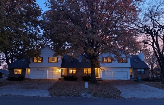 10207 W 85th St in Overland Park, KS - Building Photo - Building Photo