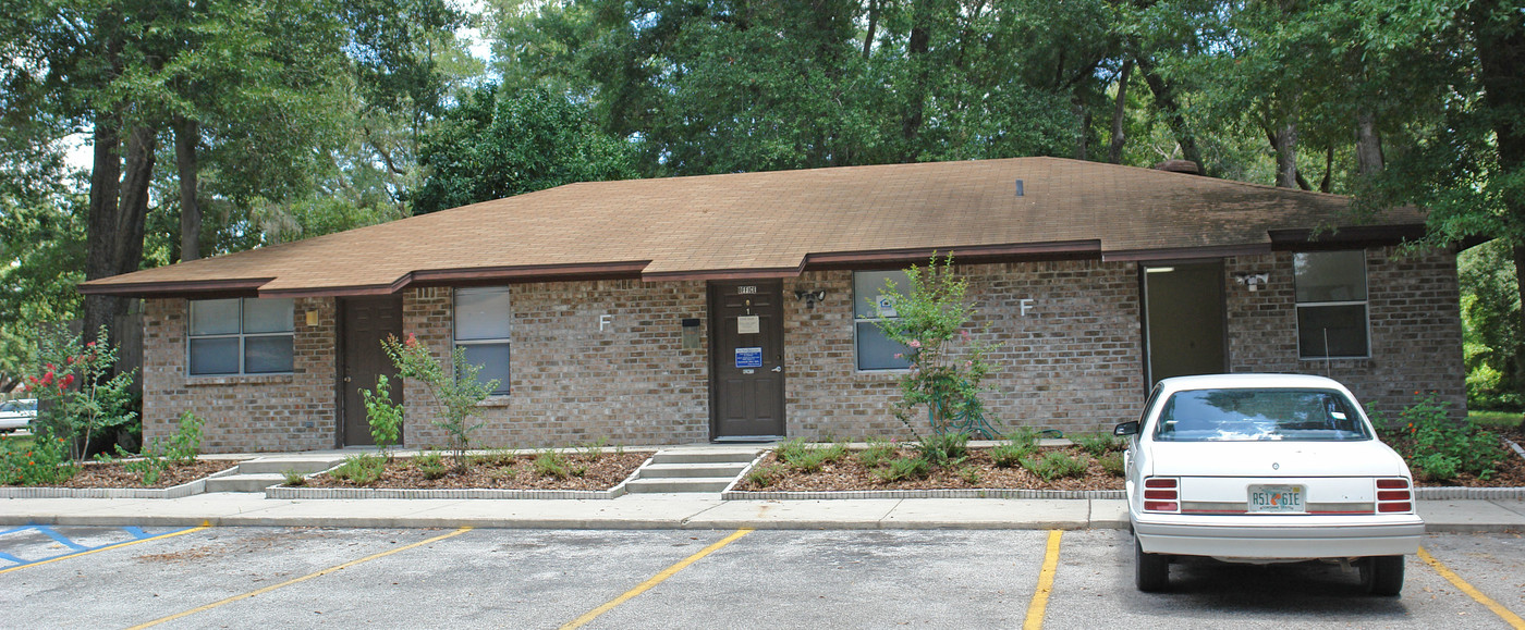 Hammock Oaks Apartments in Newberry, FL - Foto de edificio