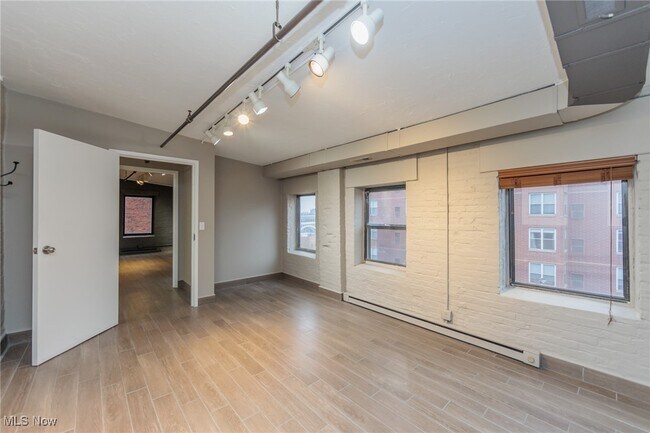 1360 W 9th St in Cleveland, OH - Building Photo - Building Photo