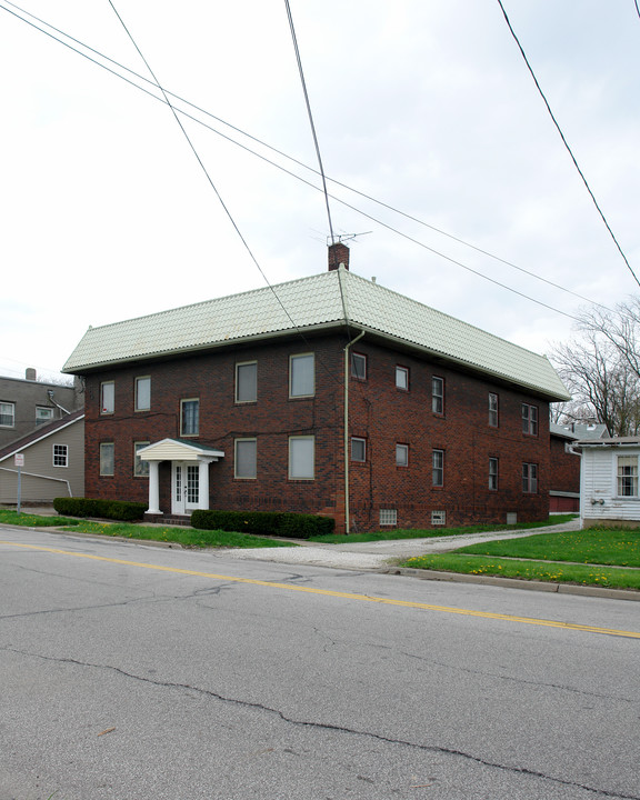 1820 4th St in Cuyahoga Falls, OH - Building Photo