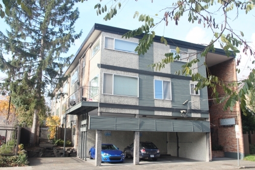 Court Lee Apartments in Seattle, WA - Building Photo