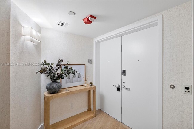2127 Brickell Ave in Miami, FL - Building Photo - Building Photo