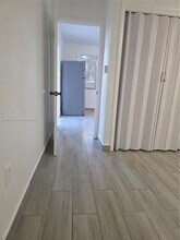 359 W 12th St in Hialeah, FL - Building Photo - Building Photo