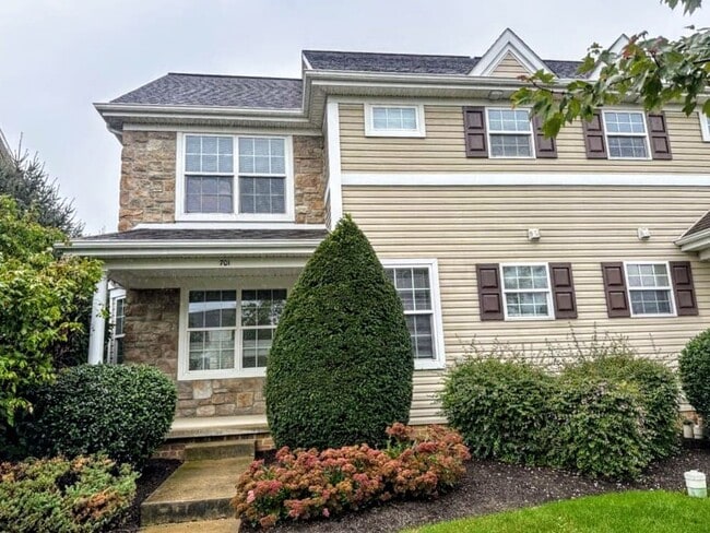 701 Brentwood Dr in Lititz, PA - Building Photo - Building Photo