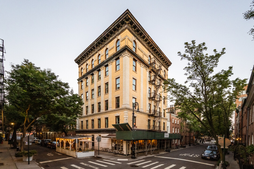 72 Bedford St in New York, NY - Building Photo