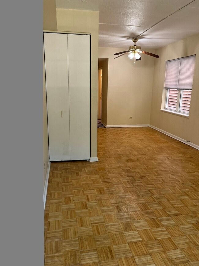2631 W Hirsch St in Chicago, IL - Building Photo - Building Photo