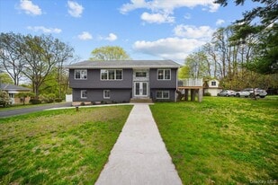 10 Sandhage Dr in Pearl River, NY - Building Photo