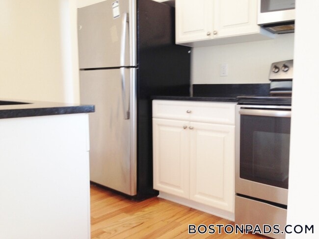 3 Chauncy St, Unit 12A in Cambridge, MA - Foto de edificio - Building Photo