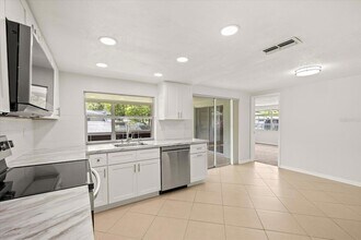 7751 Cherrytree Ln in New Port Richey, FL - Building Photo - Building Photo