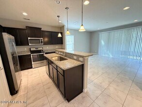 7028 Buroak Ct in Jacksonville, FL - Building Photo - Building Photo