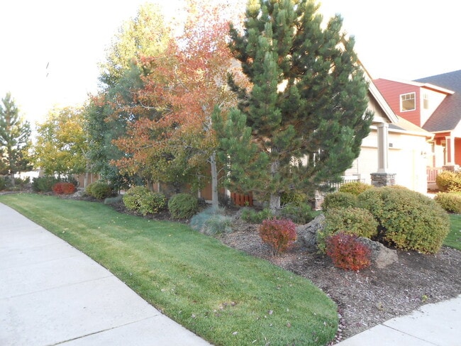 61256 Dayspring Dr in Bend, OR - Building Photo - Building Photo