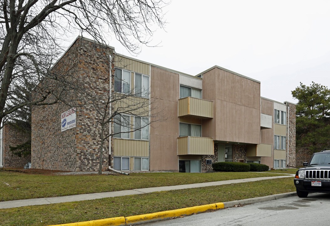 High Point Village in Bowling Green, OH - Building Photo