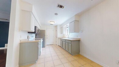 1604 Wildflower Dr in Round Rock, TX - Building Photo - Building Photo