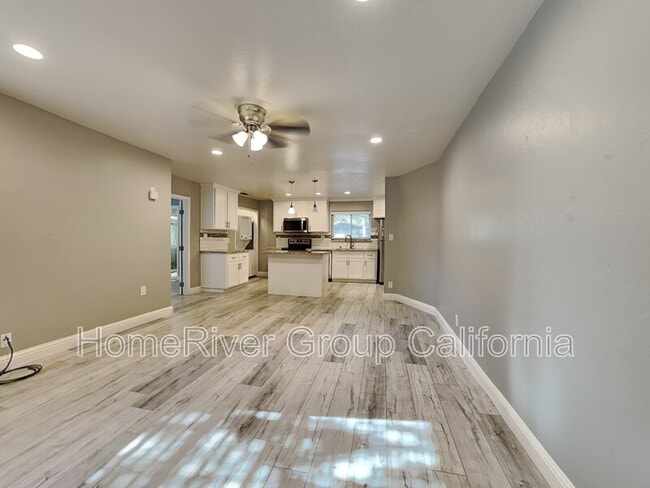 3228 Somerset Rd in Sacramento, CA - Building Photo - Building Photo