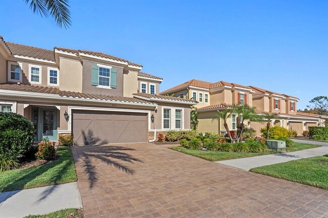 8711 Terracina Lake Dr in Tampa, FL - Building Photo - Building Photo