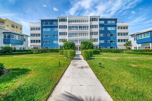 120 N Ocean Blvd in Delray Beach, FL - Building Photo