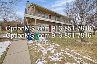 3705 NE 72nd St in Gladstone, MO - Building Photo