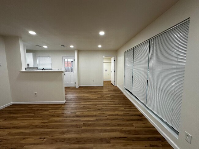3026 Larry Dr in Dallas, TX - Building Photo - Building Photo