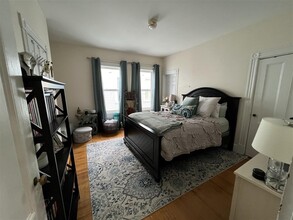 14 Stickney Ave, Unit 3 in Somerville, MA - Foto de edificio - Building Photo