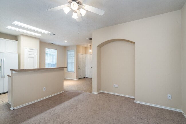 207 N Burberry Park Cir in Spring, TX - Building Photo - Building Photo