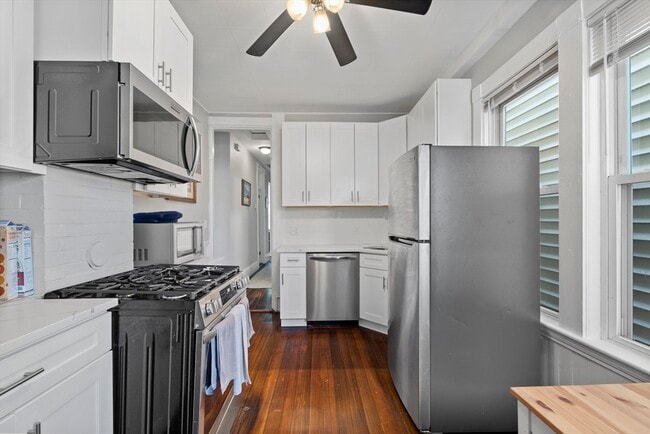 194 Emerson St, Unit 3 in Boston, MA - Building Photo - Building Photo