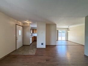 882 Smith St in Harrisburg, OR - Building Photo - Building Photo