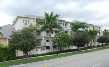 Dadeland Vista in Miami, FL - Foto de edificio - Building Photo