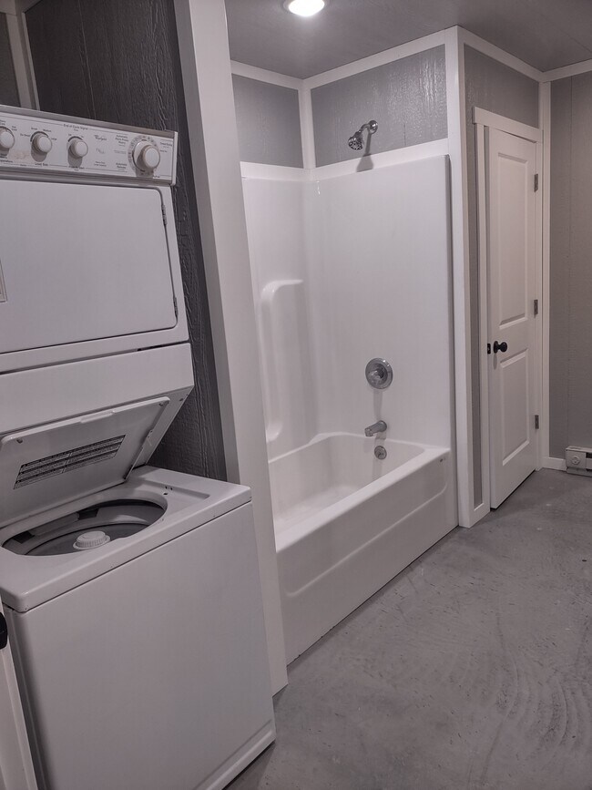 property at 1123 W Broadway St