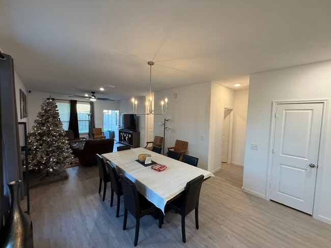 16527 Pine Arrow Dr in Conroe, TX - Foto de edificio - Building Photo