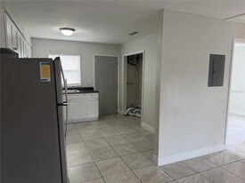 1112 Martin St in Haines City, FL - Building Photo