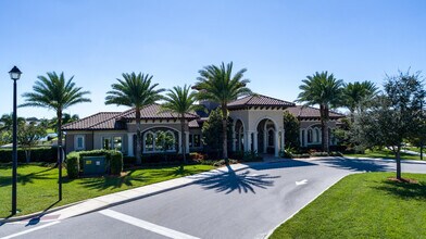 739 SE Villandry Way in Port St. Lucie, FL - Building Photo - Building Photo