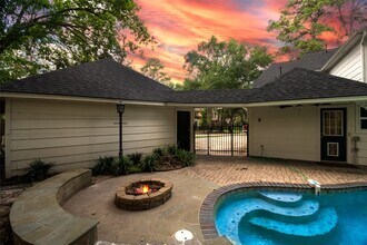 5607 Court of York in Houston, TX - Building Photo - Building Photo