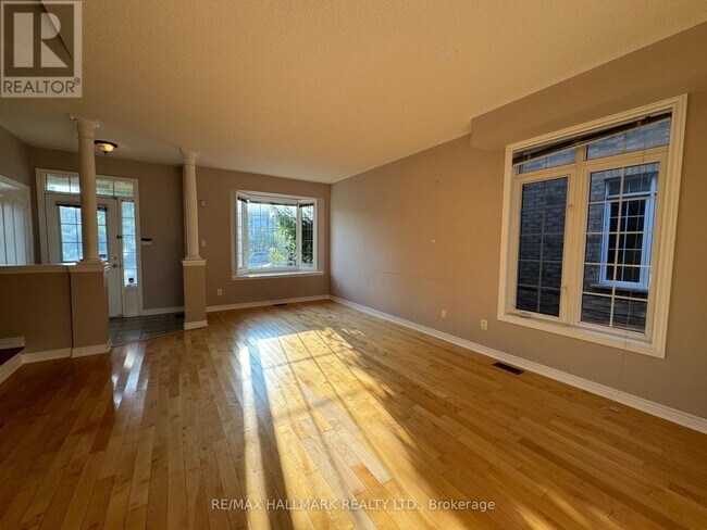 10561 Bayview Ave in Richmond Hill, ON - Building Photo - Building Photo