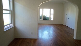 317 N Gardner St, Unit Unit 317 1/2 in Los Angeles, CA - Building Photo